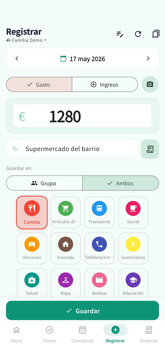 Pantalla de registro: botón para fotografiar el recibo, importe y categorías